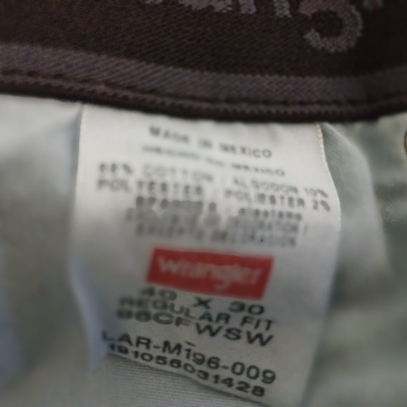 Dark Wash Men's Wrangler Blue Jeans, Regular Fit Plus Expandable Waist - 40 X 30 - Picture 4 of 5